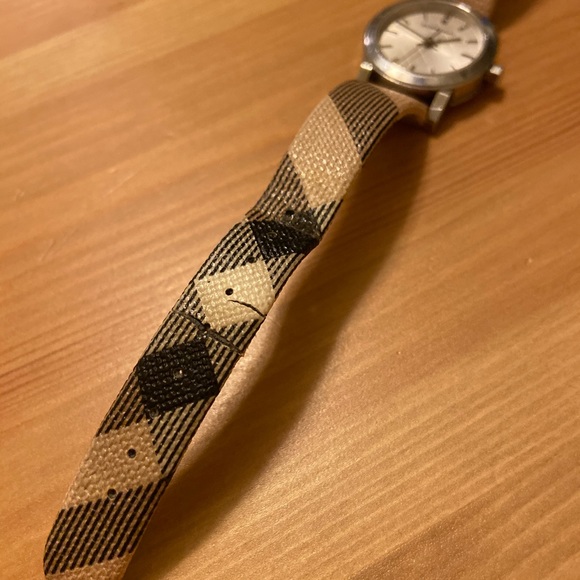 Burberry Nova Check BU9212 - Picture 3 of 8